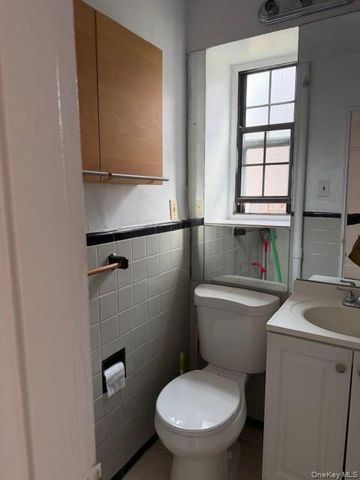 144-15 78th Road 3A, Flushing, NY 11367