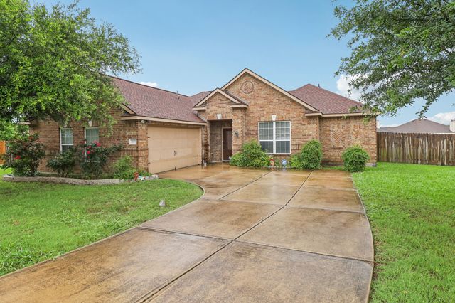 209 Brook Court, Red Oak, TX 75154