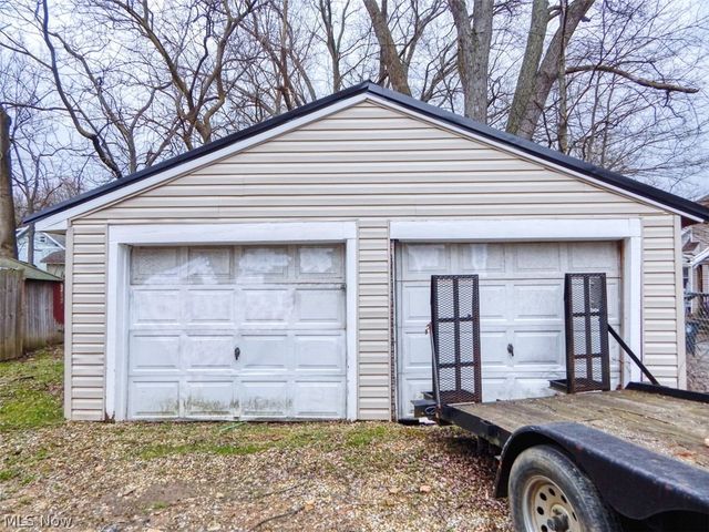 836 5th Avenue, Akron, OH 44306