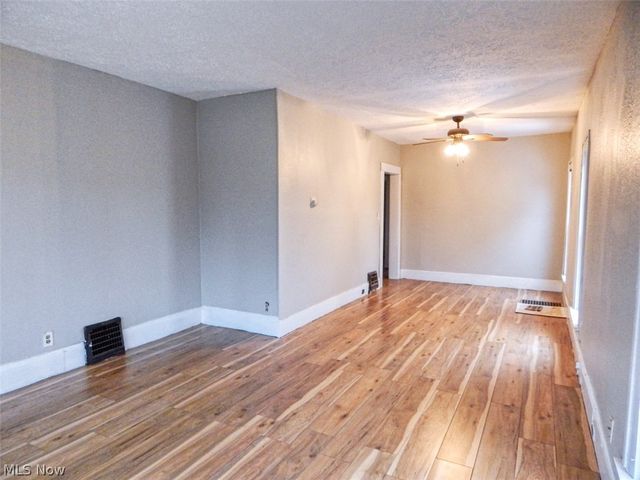 836 5th Avenue, Akron, OH 44306