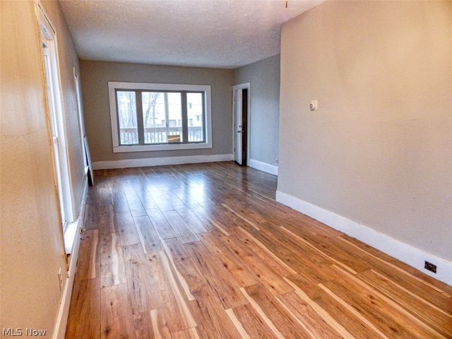 836 5th Avenue, Akron, OH 44306