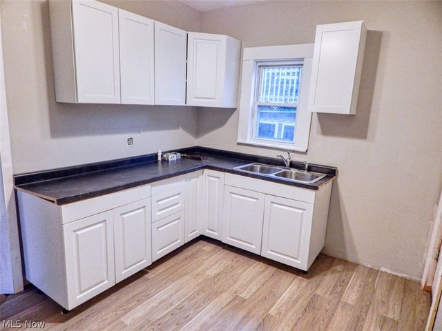 836 5th Avenue, Akron, OH 44306