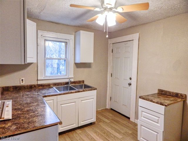 836 5th Avenue, Akron, OH 44306