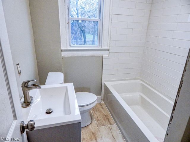 836 5th Avenue, Akron, OH 44306