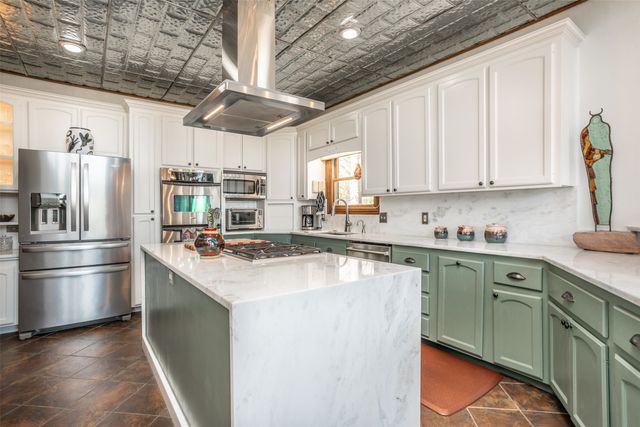 229 Southside Drive, Gainesville, TX 76240