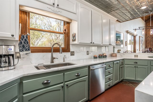 229 Southside Drive, Gainesville, TX 76240