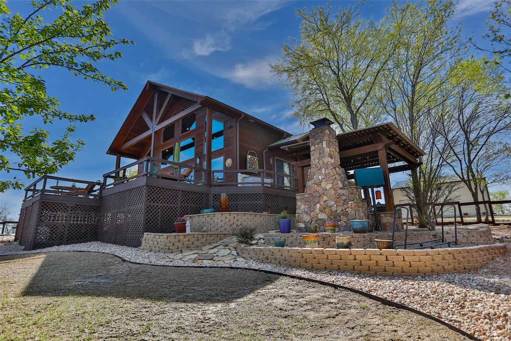 229 Southside Drive, Gainesville, TX 76240