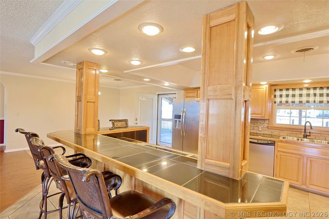 1002 W Knisley Avenue, Checotah, OK 74426