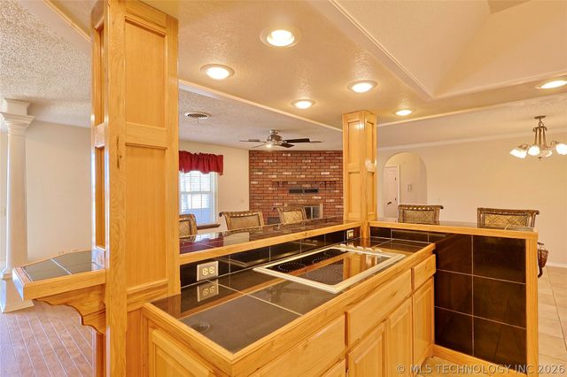 1002 W Knisley Avenue, Checotah, OK 74426