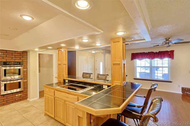 1002 W Knisley Avenue, Checotah, OK 74426