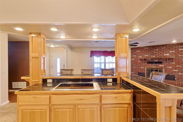 1002 W Knisley Avenue, Checotah, OK 74426