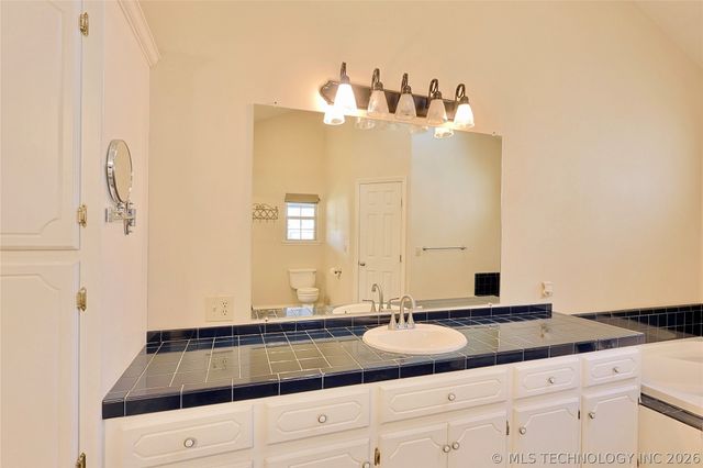 1002 W Knisley Avenue, Checotah, OK 74426