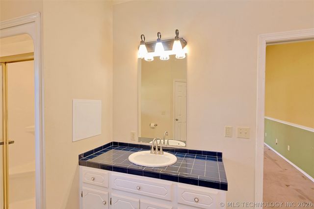 1002 W Knisley Avenue, Checotah, OK 74426