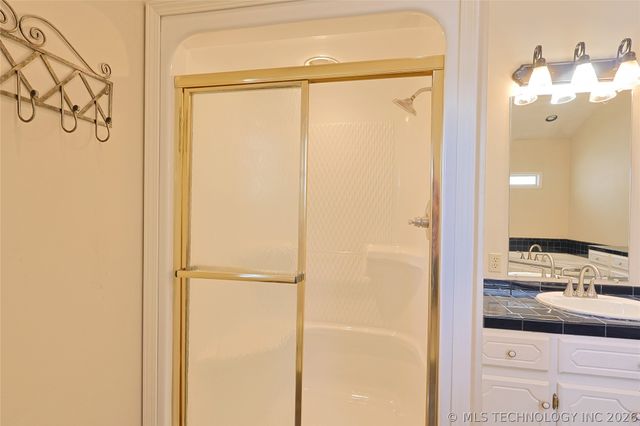 1002 W Knisley Avenue, Checotah, OK 74426