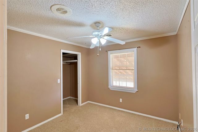 1002 W Knisley Avenue, Checotah, OK 74426