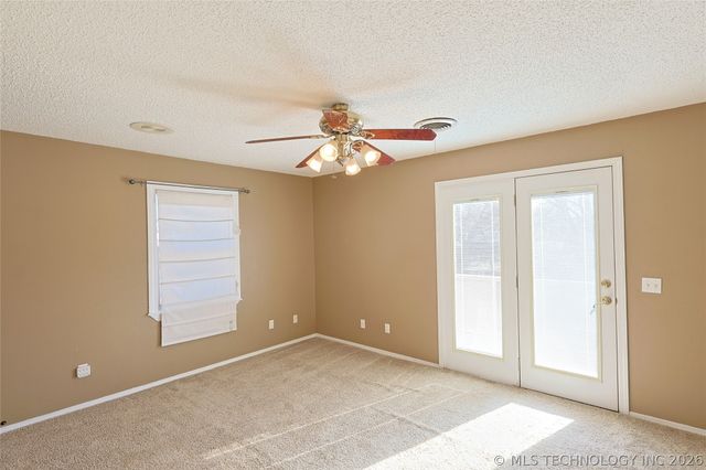 1002 W Knisley Avenue, Checotah, OK 74426