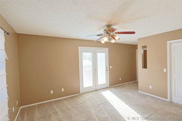 1002 W Knisley Avenue, Checotah, OK 74426