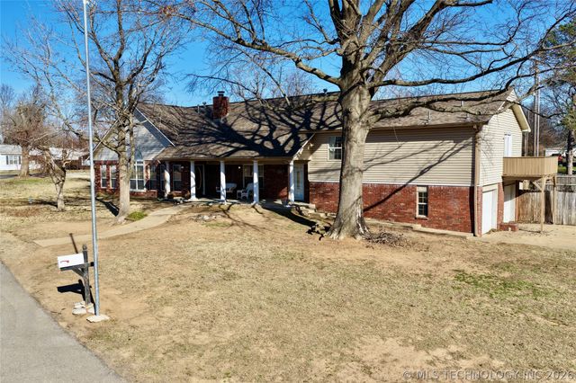 1002 W Knisley Avenue, Checotah, OK 74426