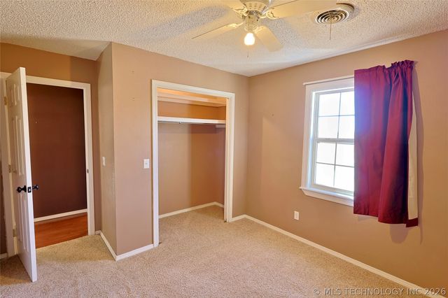 1002 W Knisley Avenue, Checotah, OK 74426