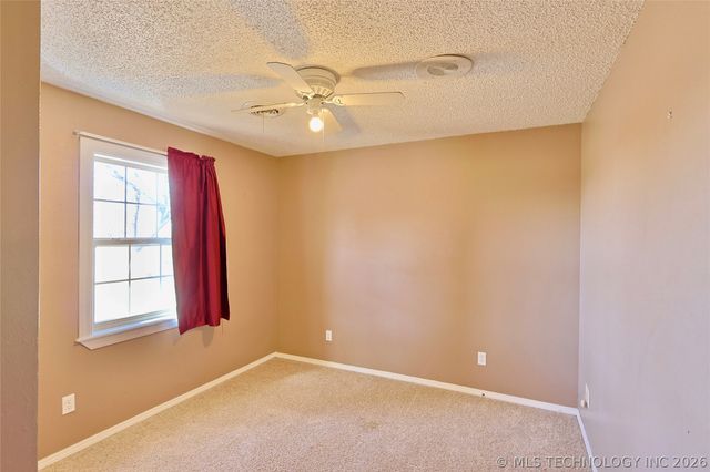 1002 W Knisley Avenue, Checotah, OK 74426