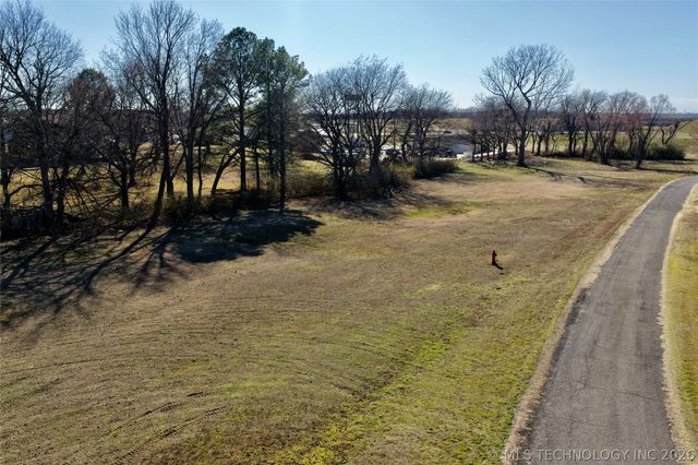 1002 W Knisley Avenue, Checotah, OK 74426