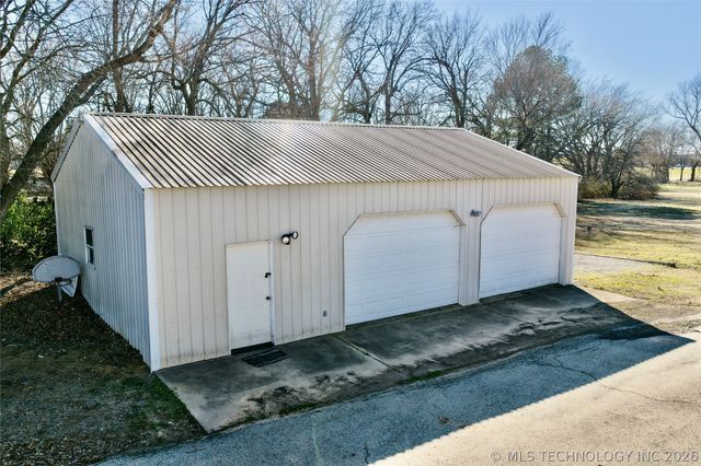 1002 W Knisley Avenue, Checotah, OK 74426