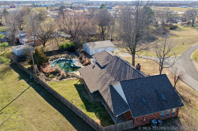 1002 W Knisley Avenue, Checotah, OK 74426