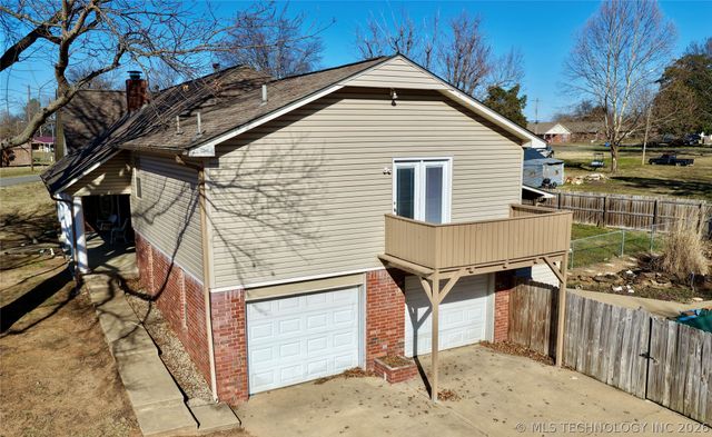 1002 W Knisley Avenue, Checotah, OK 74426