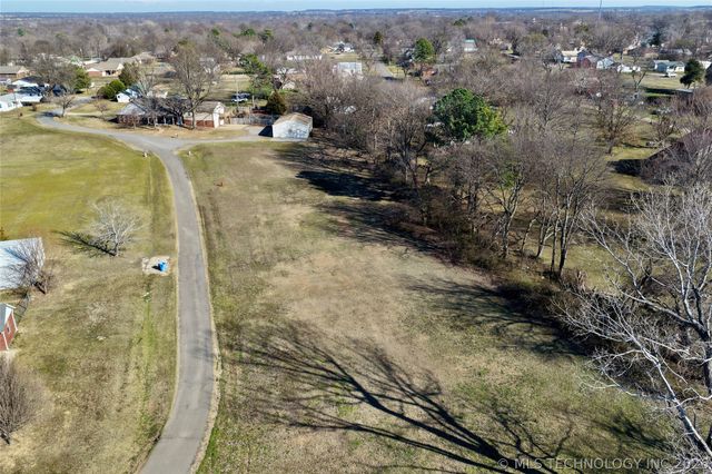 1002 W Knisley Avenue, Checotah, OK 74426