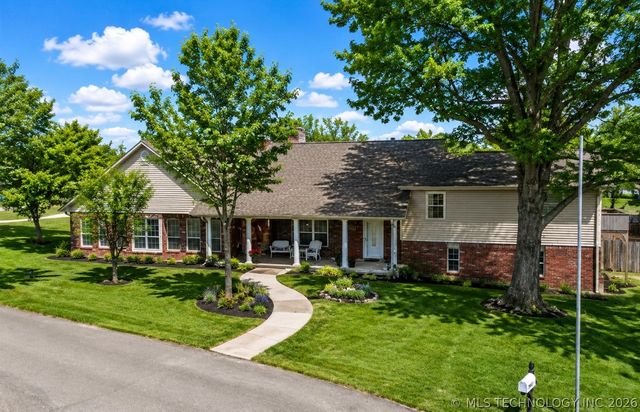 1002 W Knisley Avenue, Checotah, OK 74426