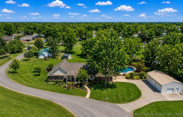 1002 W Knisley Avenue, Checotah, OK 74426