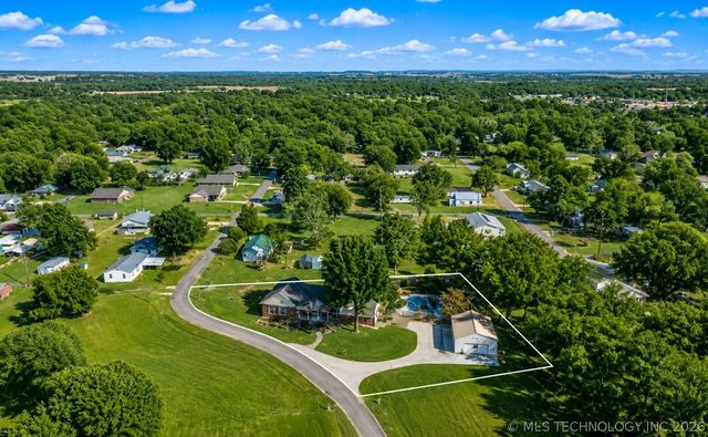 1002 W Knisley Avenue, Checotah, OK 74426