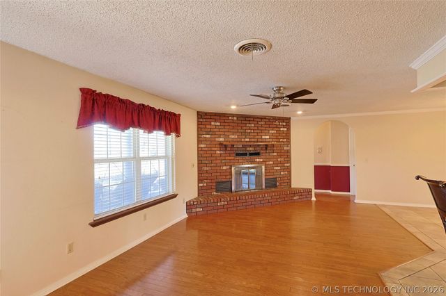 1002 W Knisley Avenue, Checotah, OK 74426