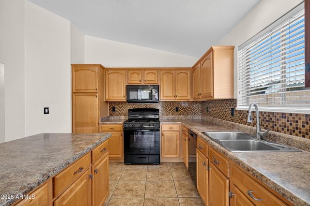 2877 E CRESCENT Way, Gilbert, AZ 85298