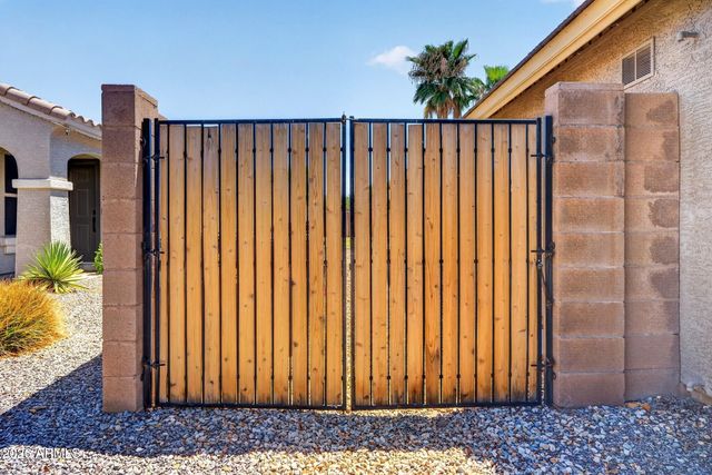 2877 E CRESCENT Way, Gilbert, AZ 85298