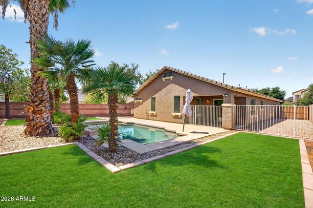 2877 E CRESCENT Way, Gilbert, AZ 85298