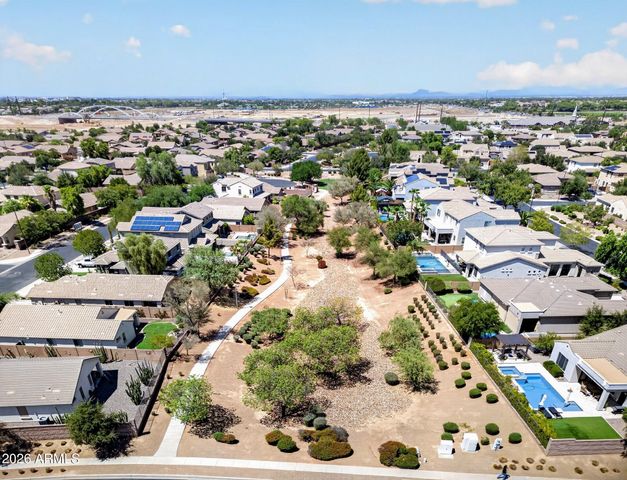 2877 E CRESCENT Way, Gilbert, AZ 85298