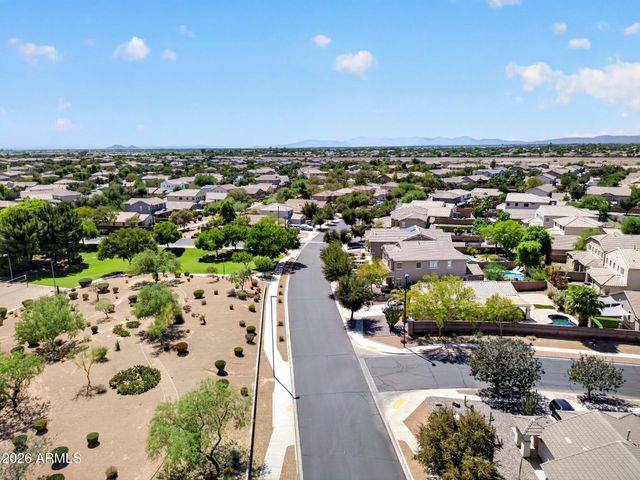 2877 E CRESCENT Way, Gilbert, AZ 85298