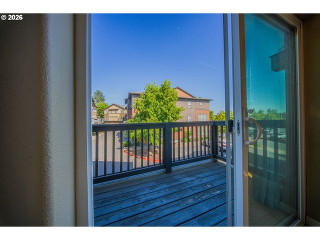 1010 Sw 170TH Ave 202, Beaverton, OR 97003