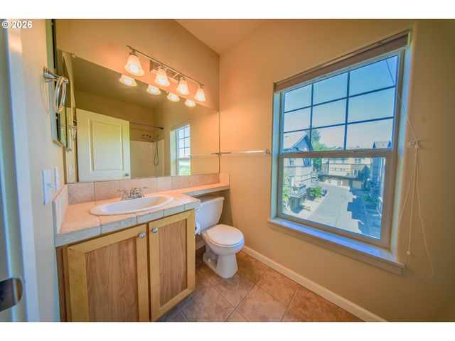 1010 Sw 170TH Ave 202, Beaverton, OR 97003