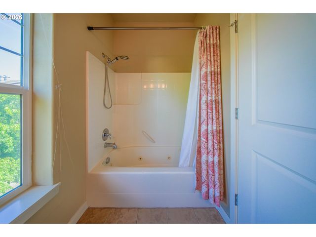 1010 Sw 170TH Ave 202, Beaverton, OR 97003