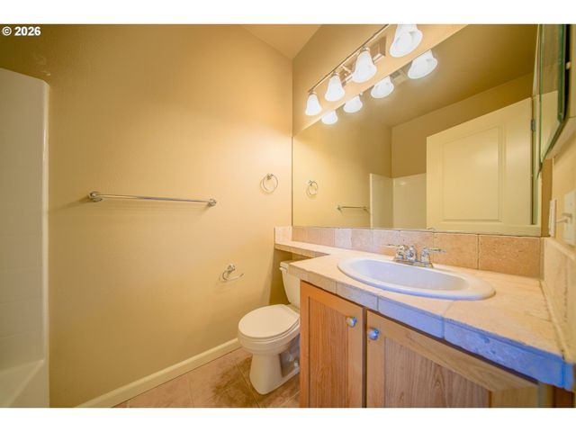 1010 Sw 170TH Ave 202, Beaverton, OR 97003