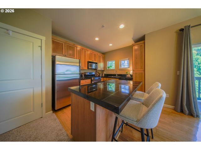 1010 Sw 170TH Ave 202, Beaverton, OR 97003