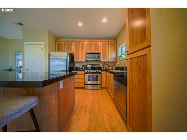 1010 Sw 170TH Ave 202, Beaverton, OR 97003