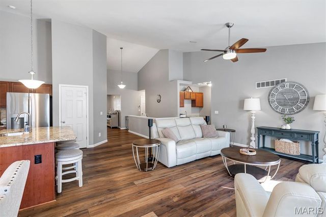 78 San Marino Parkway, Fenton, MO 63026