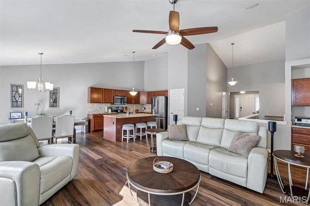 78 San Marino Parkway, Fenton, MO 63026