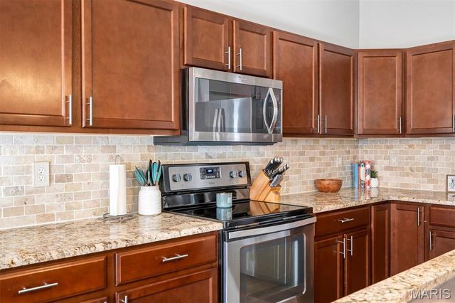 78 San Marino Parkway, Fenton, MO 63026