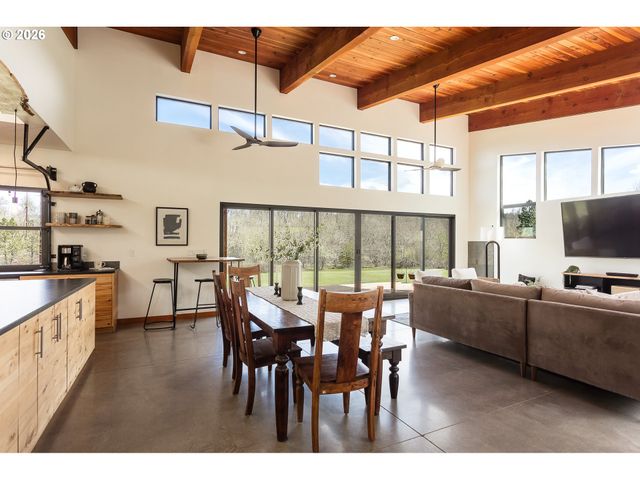 85535 LANCER Ln, Eugene, OR 97405