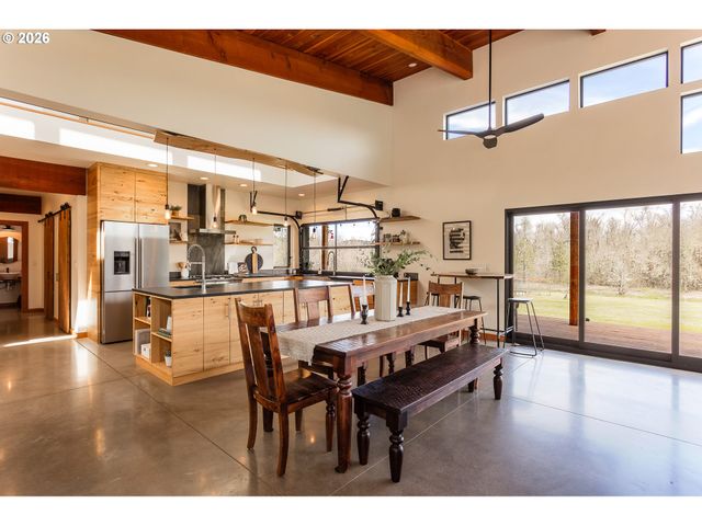 85535 LANCER Ln, Eugene, OR 97405