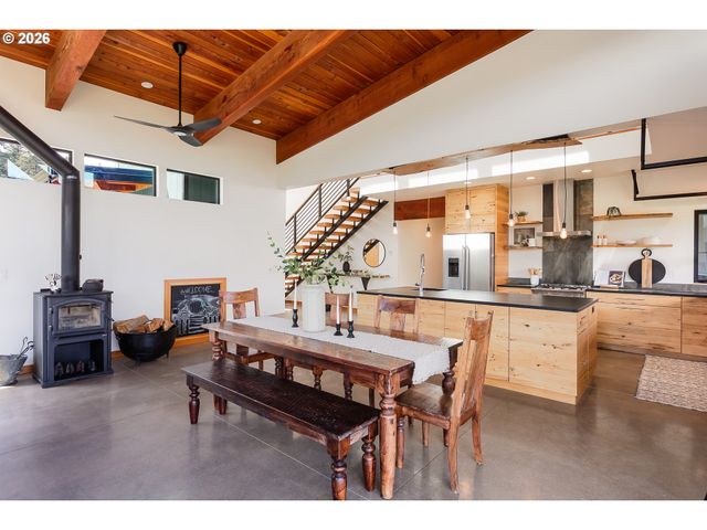 85535 LANCER Ln, Eugene, OR 97405